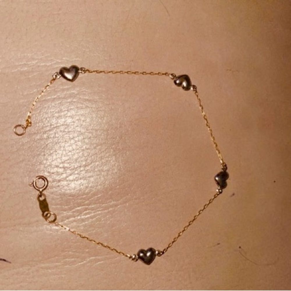 10k gold heart bracelet.